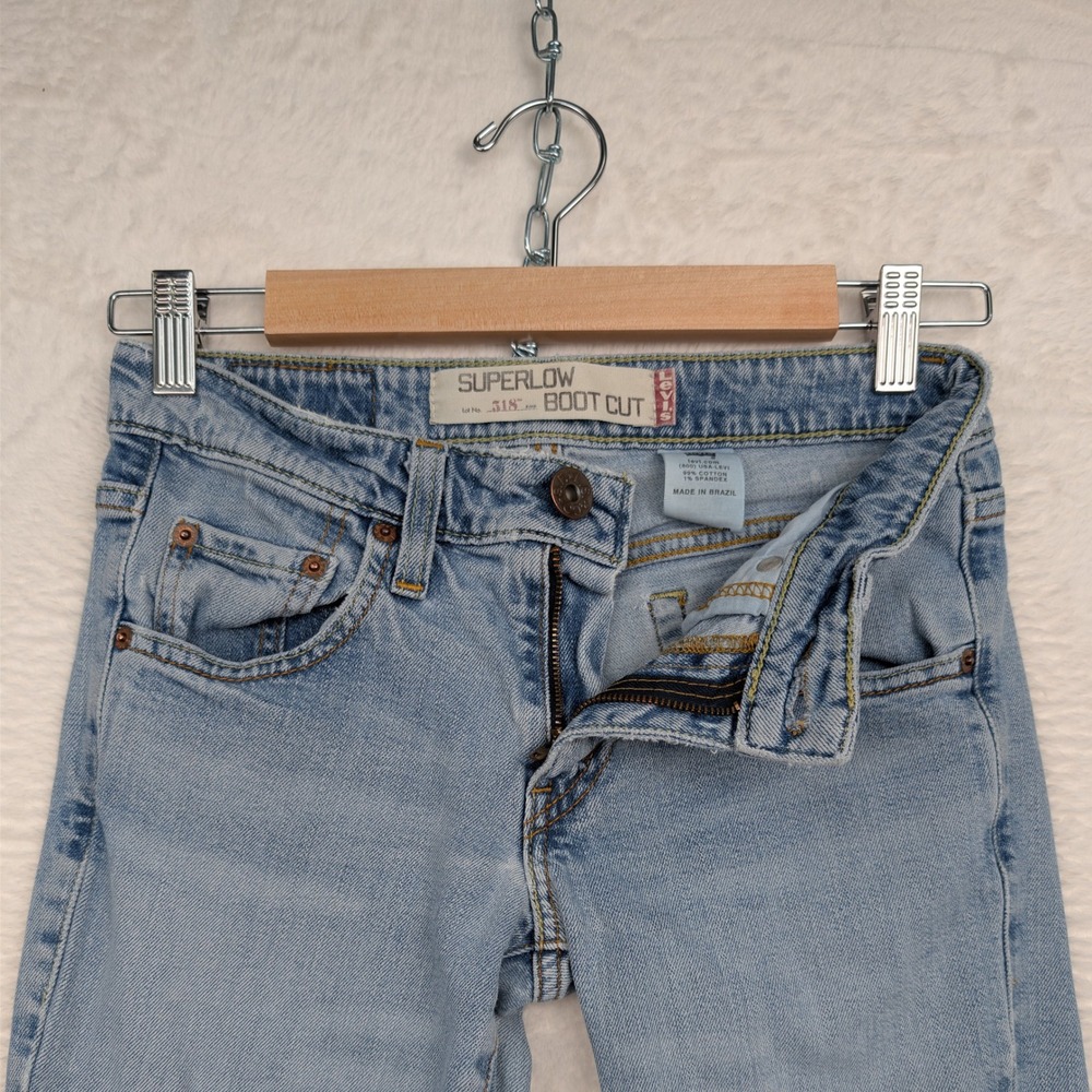 VTG Levi's 518 Jeans Women's 28x30 Light Blue Superlow Boot Cut Streetwear Y2K - Picture 2 of 7